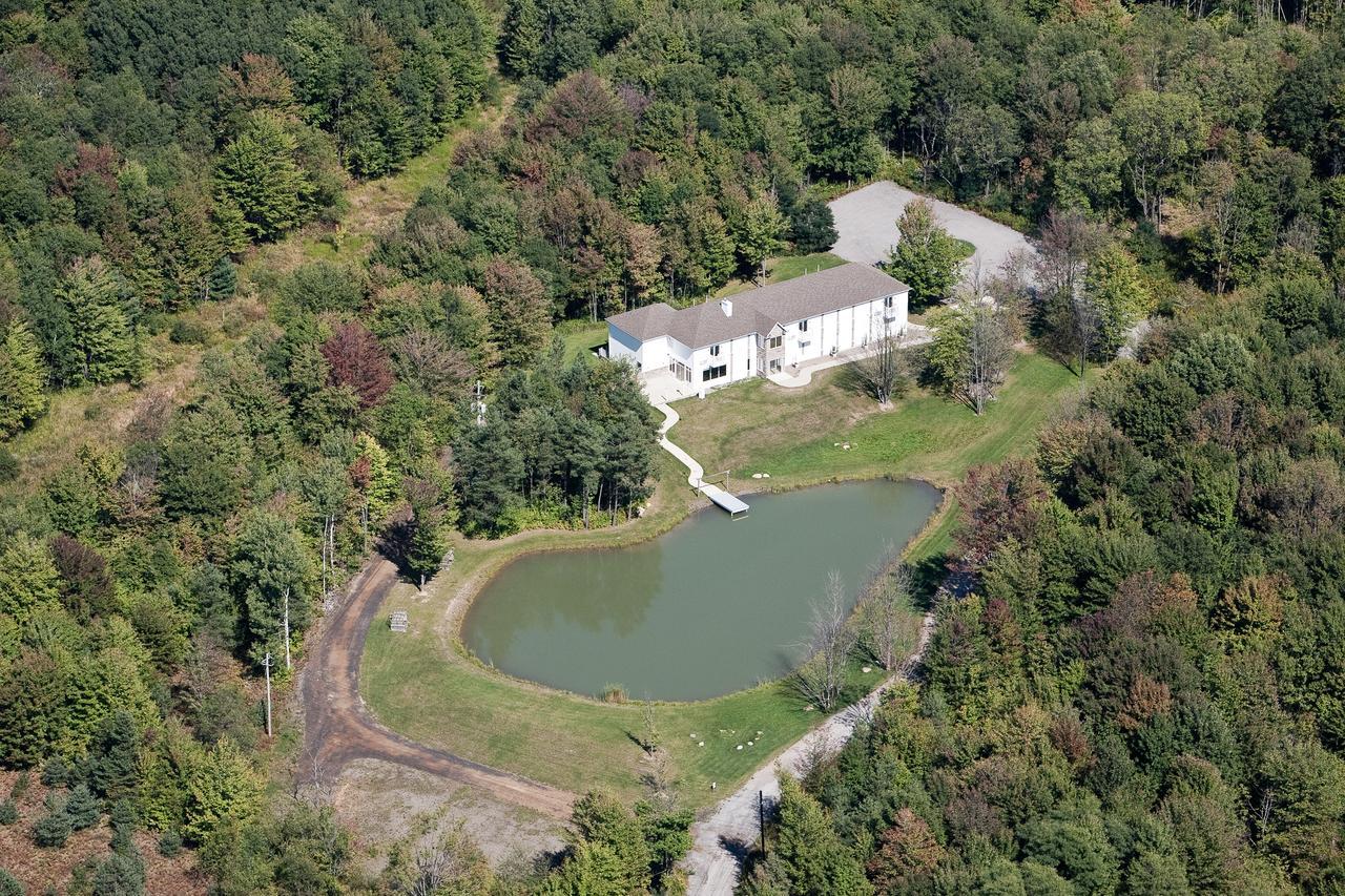 River Spring Lodge Darien Exterior photo